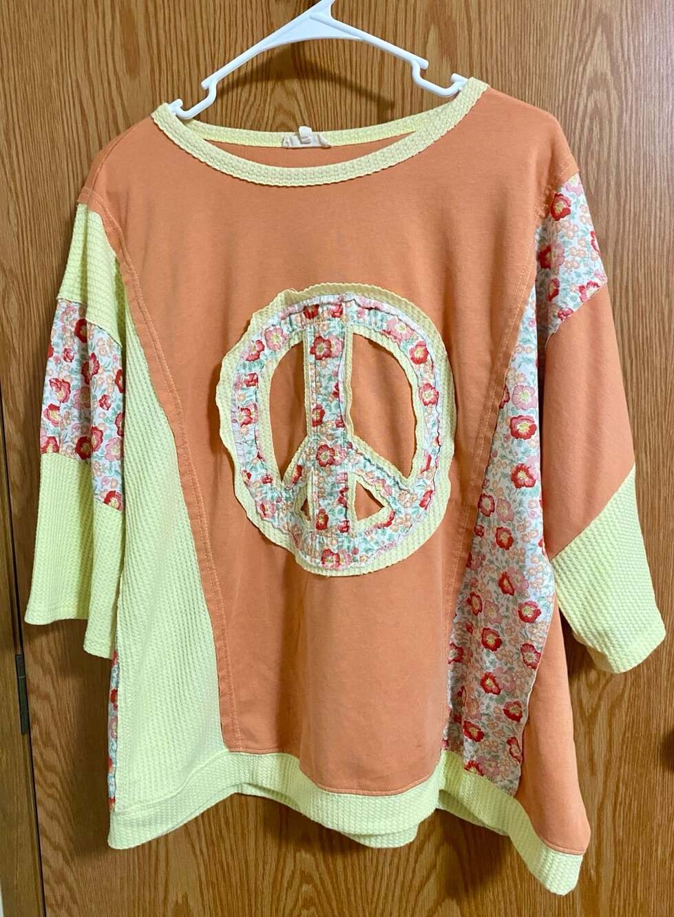 Easel Peace Sign Patch Thermal Top Size M Orange Floral boho hippie style